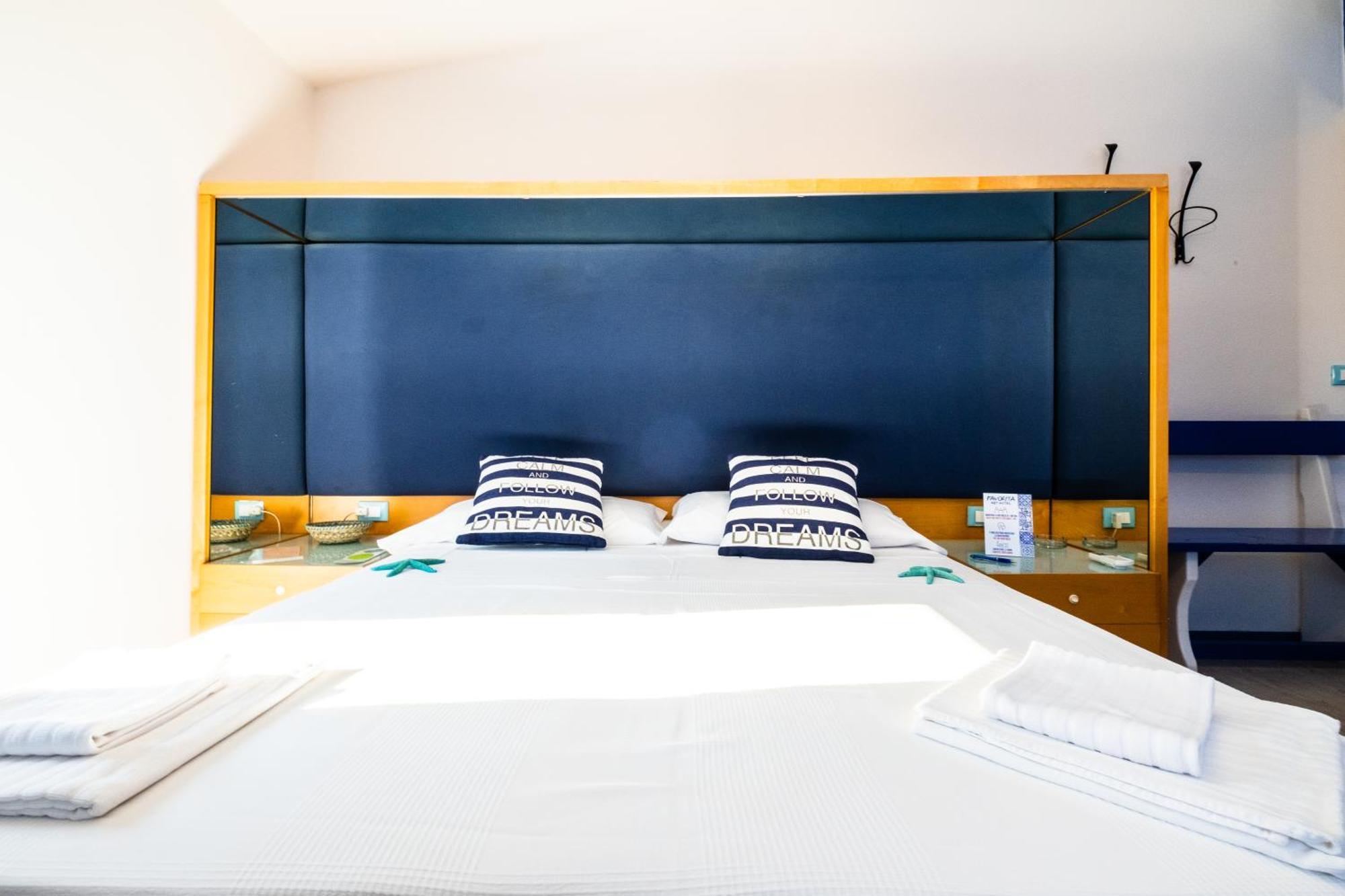 La Favorita Hotel Cala Gonone Buitenkant foto